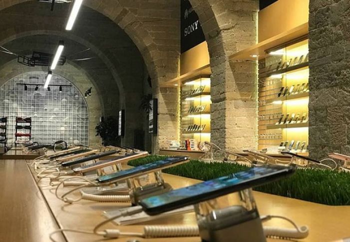 Azərbaycanın ən böyük mobil telefon mağazası istifadəyə verilib