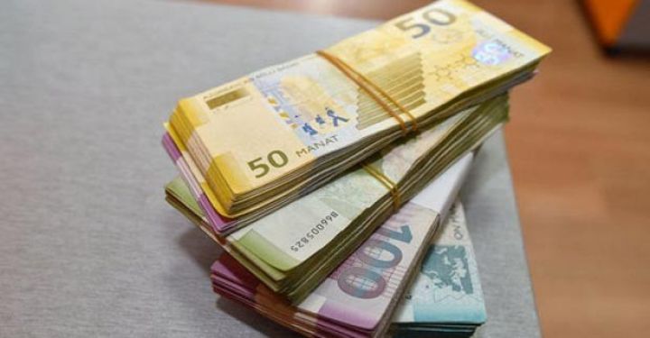 Azərbaycanda 15 bank "pul üstünə pul gətirib"