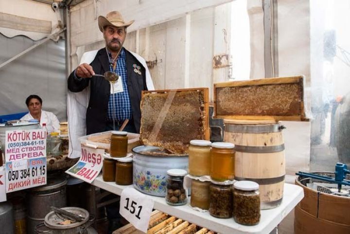 "Yarmarkaya çiçək tozu, propolis də gətirmişəm"