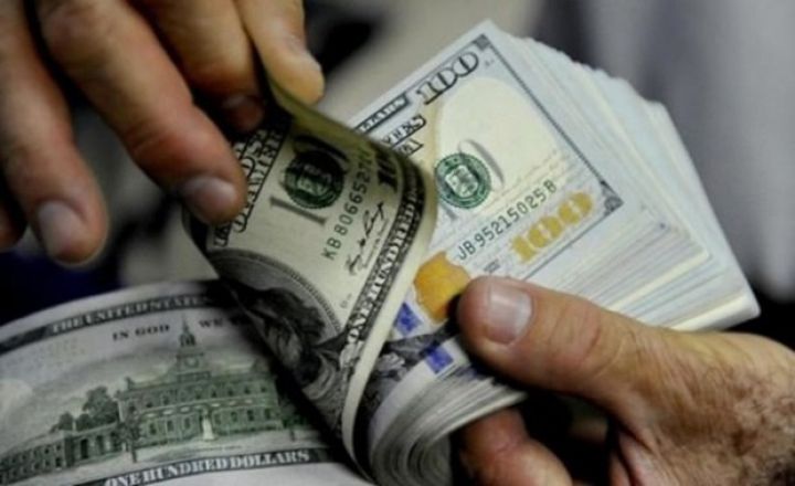 Banklarda Dollar və Avronun qiymətləri