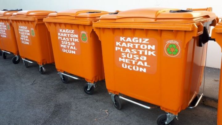 Gəncə üçün hər biri 438 manatdan zibil konteynerləri alındı