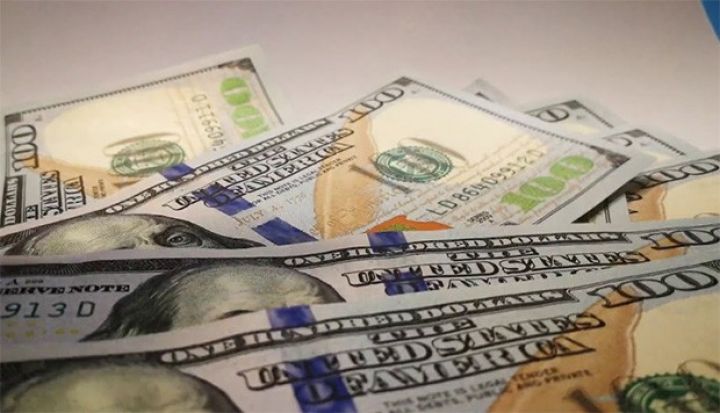 Dolların sabaha olan rəsmi məzənnəsi açıqlandı