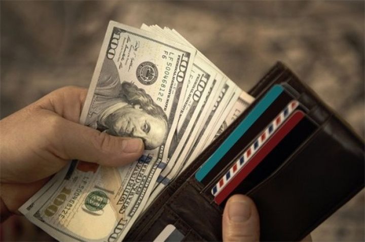 Banklarda Dollar və Avronun qiymətləri