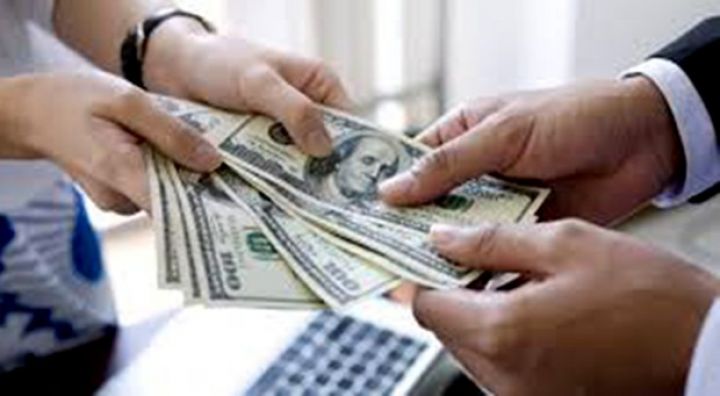 Banklarda Dollar və Avronun qiymətləri