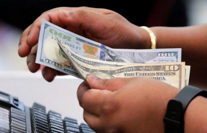 Banklarda Dollar və Avronun qiymətləri