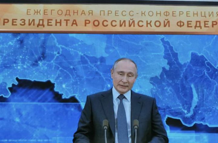 Putin hələlik koronavirusa qarşı peyvənd olunmadığını açıqlayıb