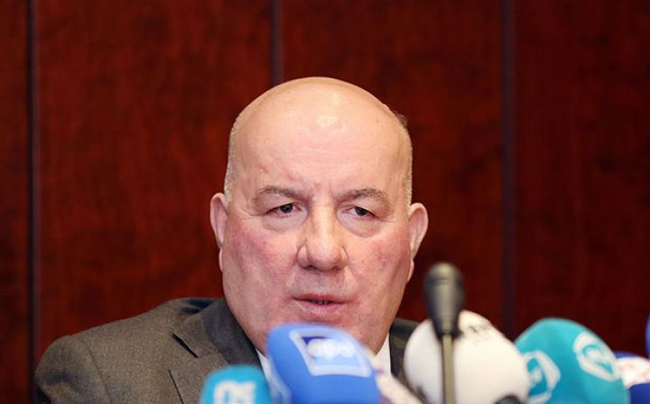 Elman Rüstəmov ən uzun mətbuat konfransını keçirdi