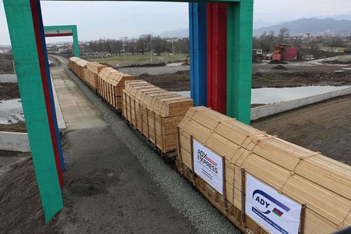 2 ildə yeni terminal ilə 700 min tona yaxın yük aşırılıb