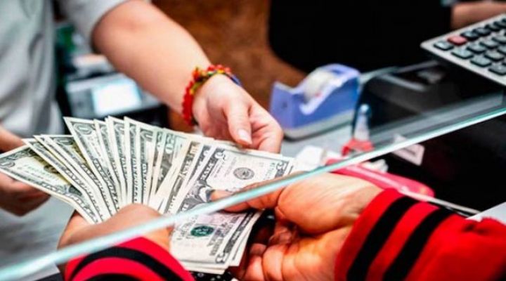 Azərbaycanın əksər bankları rublla əmliyyatları dayandırıb