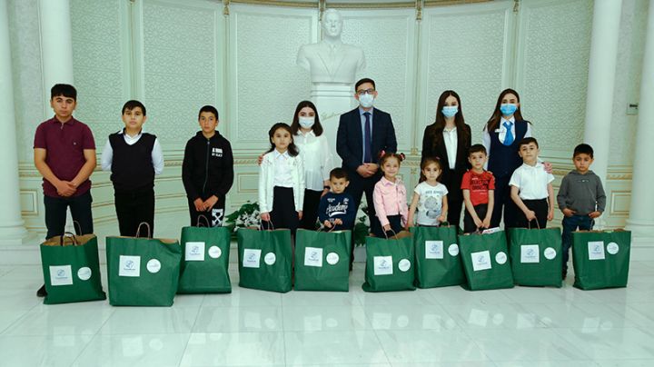 TuranBank ASAN Könüllüləri ilə birlikdə uşaqları sevindirib