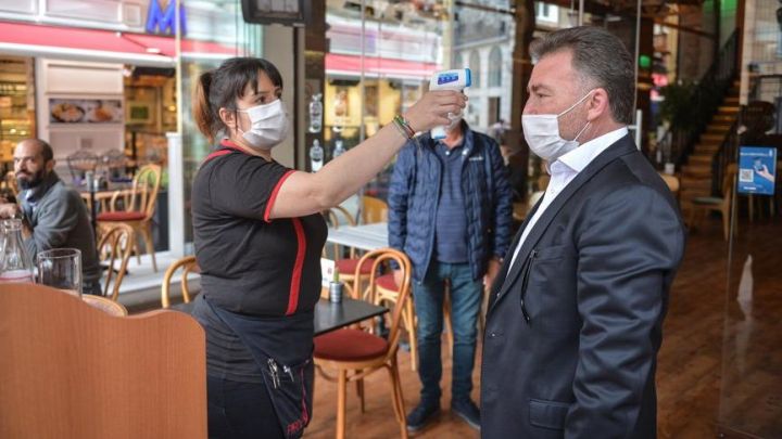Bu gündən COVID-19 pasportu olanlar restoran, mehmanxana və ticarət mərkəzlərinə buraxılacaqlar