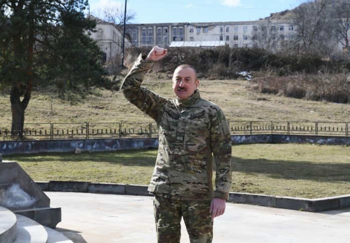 "Biri burnunu soxmuşdu buraya. Amma dovşan kimi buradan qaçdı"