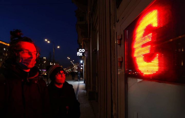 Moskva birjasında Dolların məzənnəsi rekord yeniləyib