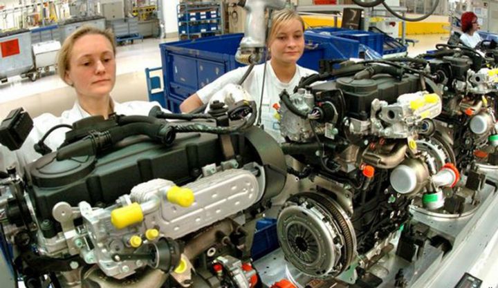 BMW elektromobillərin istehsalına keçid zamanı iş yerlərini ixtisar etmək niyyətində deyil