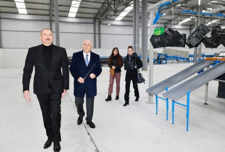 Prezident quru meyvə istehsalı müəssisəsində yaradılan şəraitlə tanış olub - YENİLƏNİB