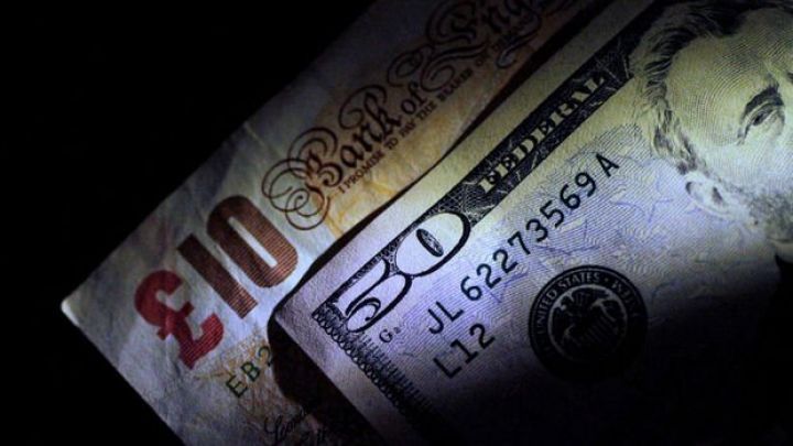 Funt-sterlinqdə "istefa" bahalaşması