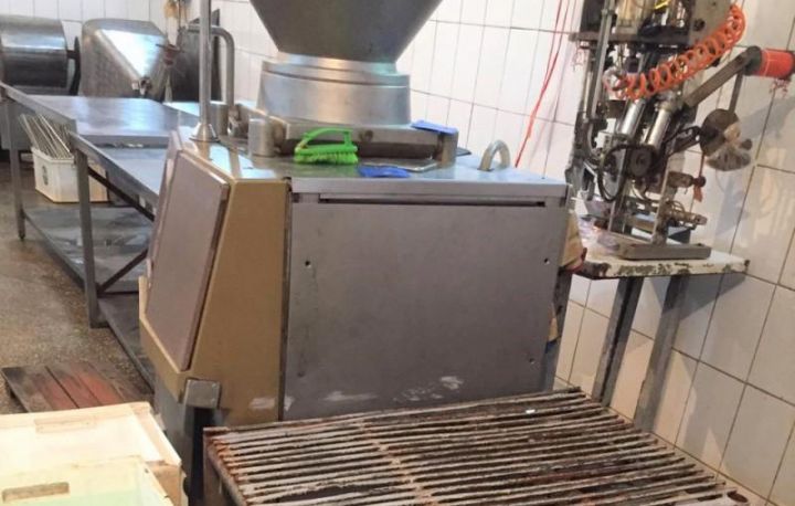 “Delikat” şirkətinin kolbasa və sosiska istehsalı müəssisəsində çoxlu nöqsanlar aşkar edilib
