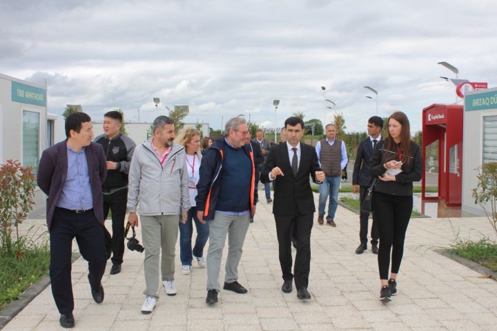 Xarici jurnalistlər Ağdam Sənaye Parkında olublar
