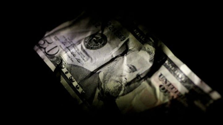 Qlobal valyuta ehtiyatları rekord səviyyədə azalıb