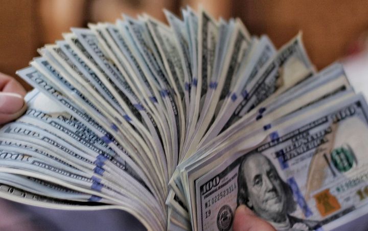 Neft Fondu: Apreldə valyuta satışımız azalıb