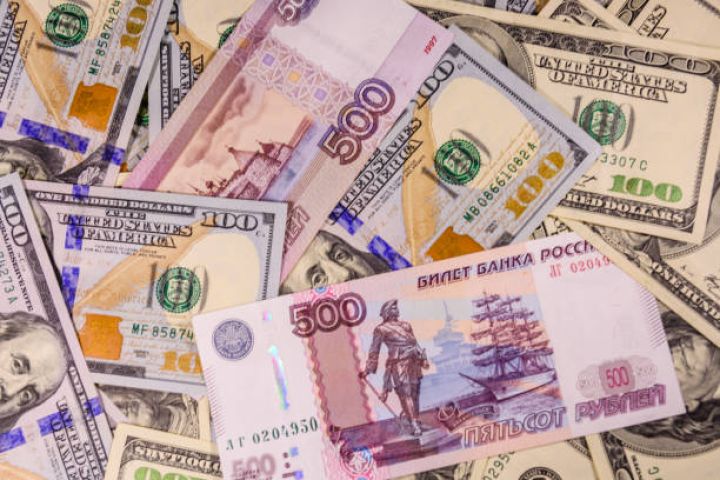 Azərbaycan ailələrinə xaricdən göndərilən pullar kəskin azalıb