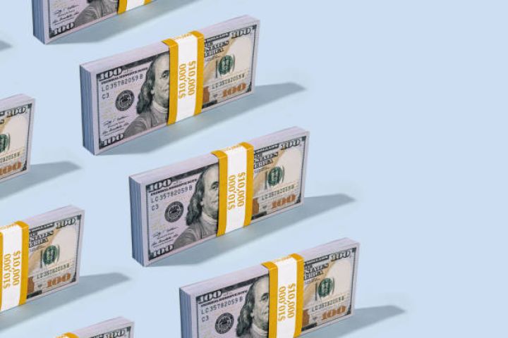 Banklar tərəfindən nağd ABŞ dollarının alışları satışları üstələyib - 2018-ci ildən bəri ilk