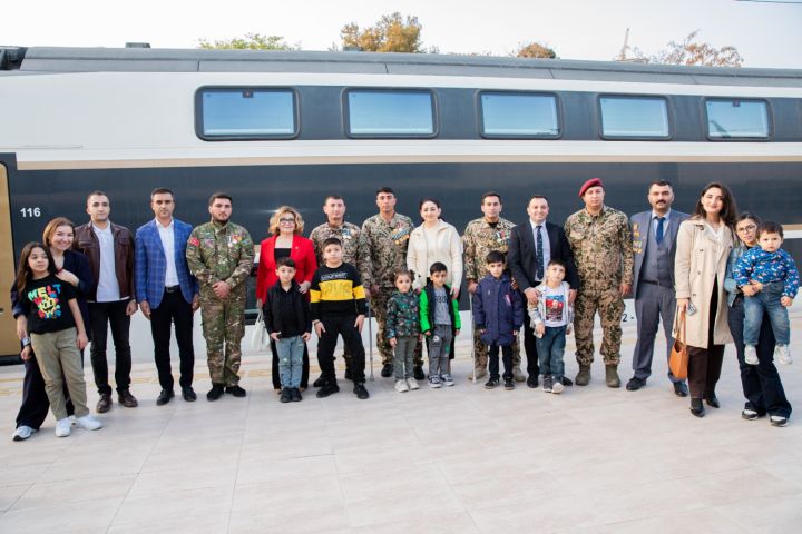 ADY şəhid övladları və Vətən müharibəsi iştirakçıları üçün “Könüllü bələdçi” adlı qatar turu təşkil etdi