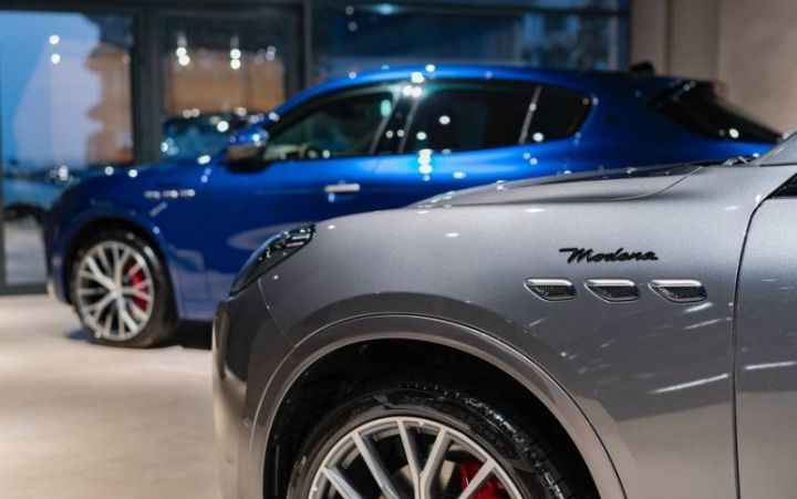 İtaliyanın lüks avtomobil markasının yenidən Bakıda salonu açıldı