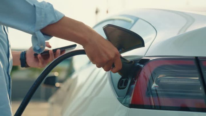 Azərbaycana elektromobil idxalı 7 dəfəyə yaxın artıb