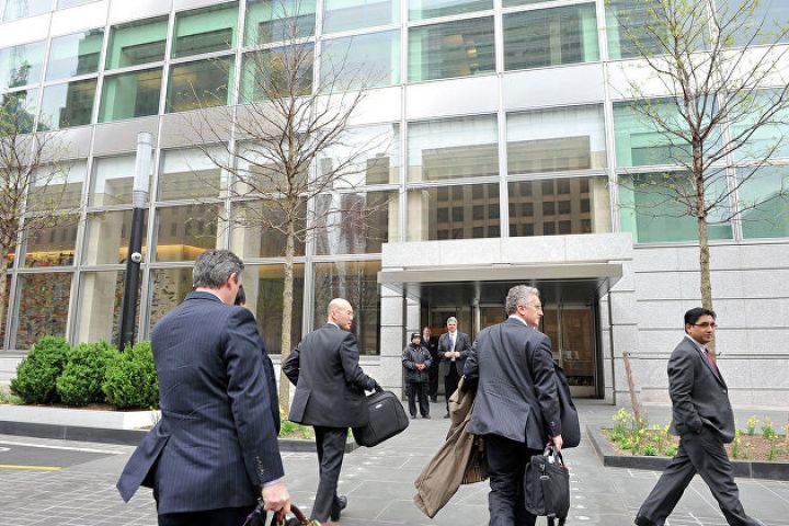 Nəhəng bank 3200 əməkdaşını ixtisar edəcək