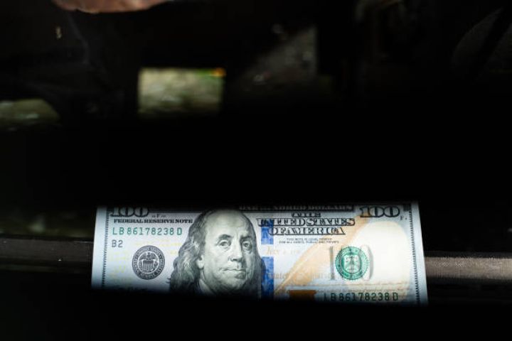 Azərbaycan Mərkəzi Bankının valyuta ehtiyatları son 2 ayda 828 milyon dollar "əriyib"