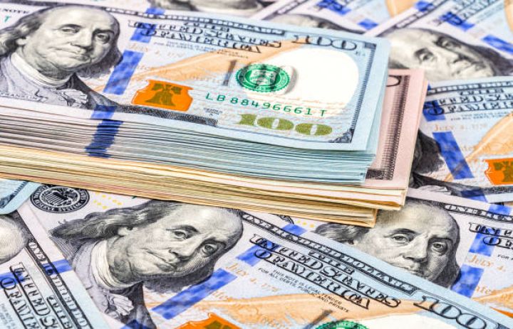 Mərkəzi Bank 5,5 milyard dollar profisit gözləyir