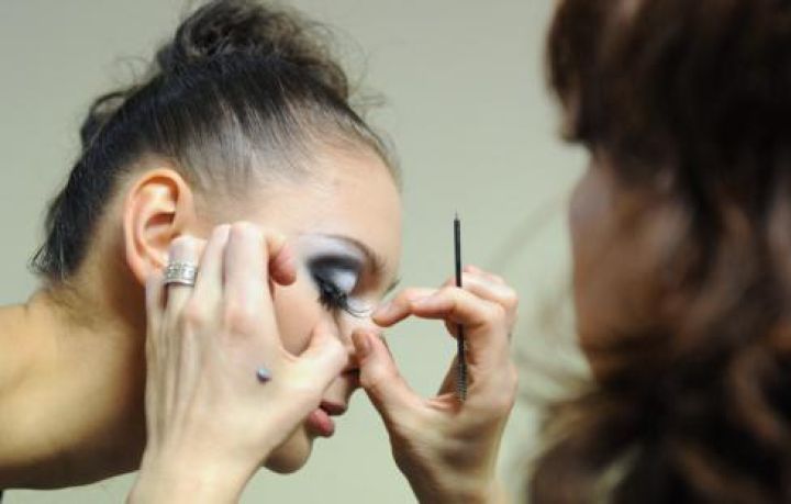 Şimali Koreya bir il ərzində kirpik və parik ixracından 167 milyon dollar əldə edib