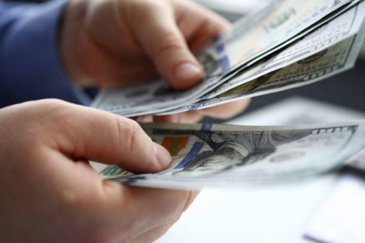 Banklara dollar satıldı - VALYUTA HƏRRACI