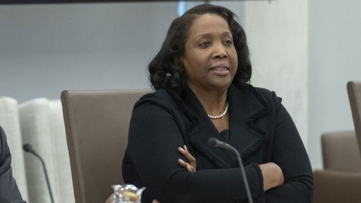 FED-in üzvü: "Mən istefa verməyəcəm, Trampın qərarından məhkəməyə müraciət edəcəm"