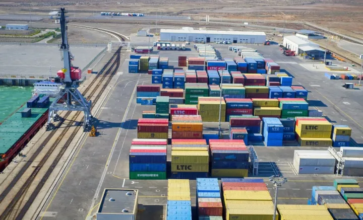 Bakı Limanında  konteyner aşırılması 1000 mini keçdi