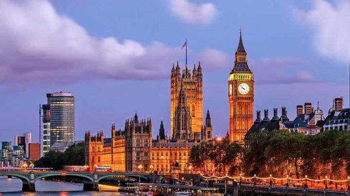 Böyük Britaniyada 4 bank 105 milyon funt-sterlinq cərimələnib