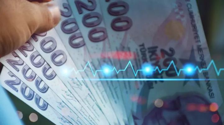 Türkiyə Lirəsinin ucuzlaşmasını dayandırmaq üçün 20 milyard dollardan çox valyuta satıldığı bildirilir