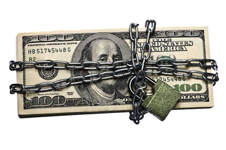 Dolların bazar ertəsi üçün rəsmi məzənnəsi müəyyən olunub