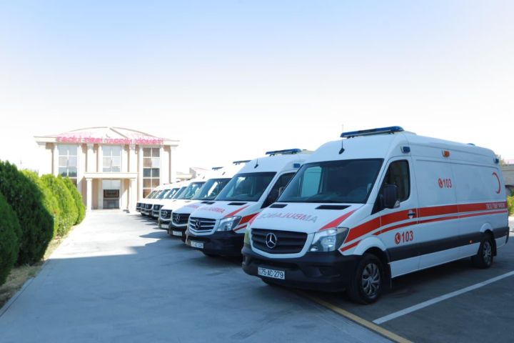 Naxçıvanda köhnə təcili yardım avtomobillərinin daxili təchizatı yenilənib