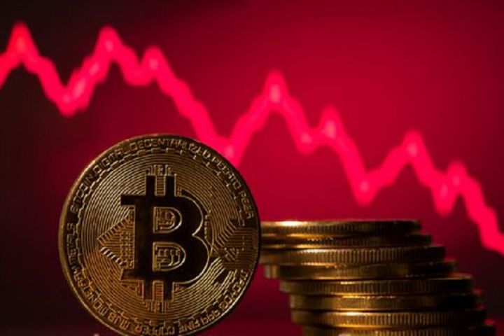 Bitcoin-in qiyməti 65 000 dollardan aşağı düşüb
