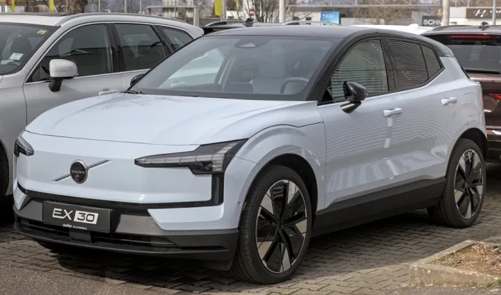 Volvo 40 mindən çox EX30 elektromobilini geri çağıracaq -   batareyaları həddindən artıq qızır